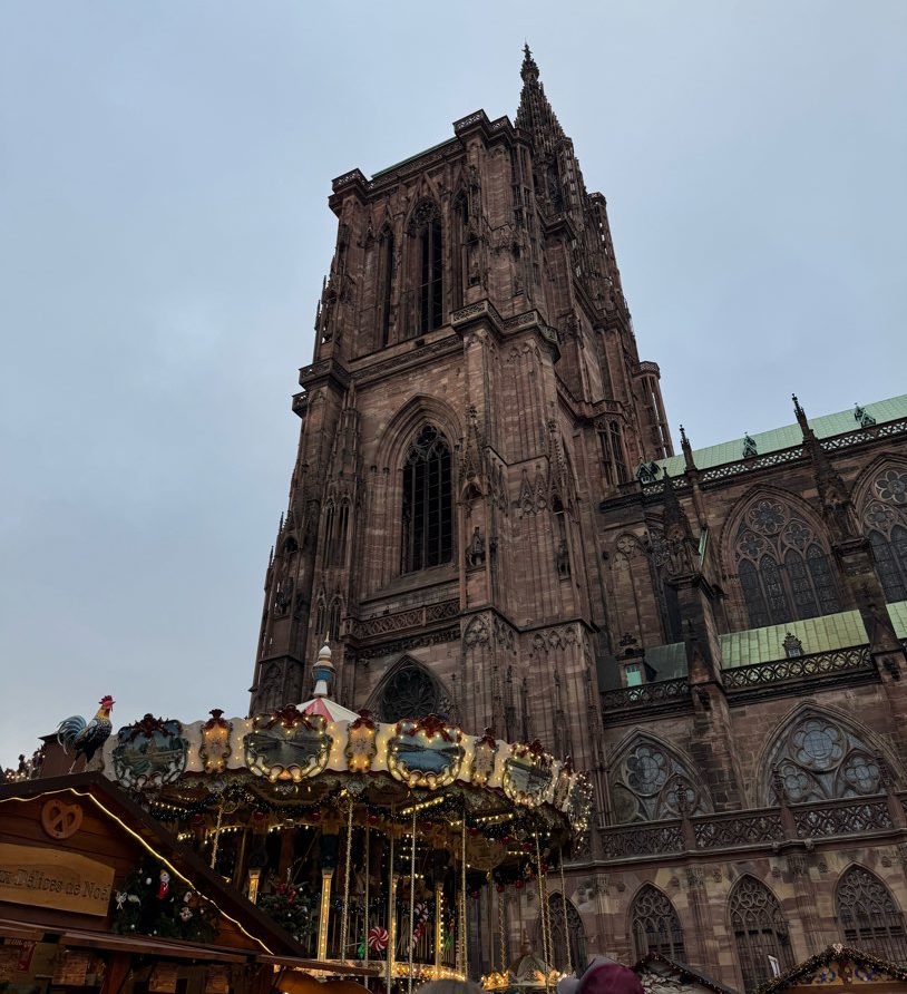 大聖堂とメリーゴーランド